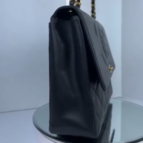 CHANEL Black and Gold Shoulder Bag - Picture 12 of 17